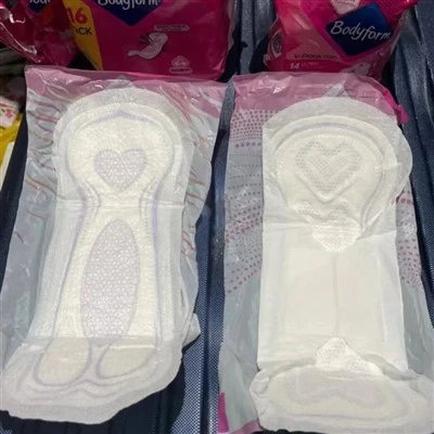 Polpa de pelusa tractada per a capa absorbent de tovalló higiènic